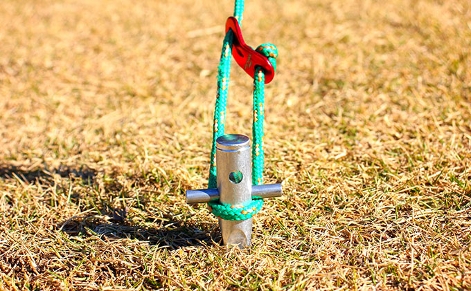 静岡県浜松市のふるさと納税 職人技で安心・安全を守るらせん形状キャンプ用ジュラルミンペグ（青4本セット） 雑貨 日用品 キャンプ用品