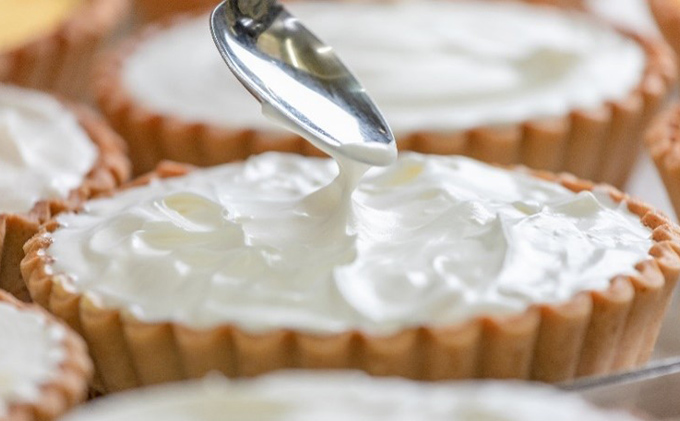 北海道富良野市のふるさと納税 ふらの 雪どけ チーズケーキセット（プレーン・いちご）各1個 お菓子 スイーツ デザート ケーキ お祝い おやつ 贈り物 ギフト 甘い 手作り 北海道 送料無料 道産 富良野 ふらの 人気