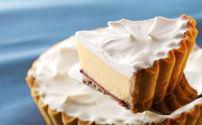 北海道富良野市のふるさと納税 ふらの 雪どけ チーズケーキセット（プレーン・いちご）各1個 お菓子 スイーツ デザート ケーキ お祝い おやつ 贈り物 ギフト 甘い 手作り 北海道 送料無料 道産 富良野 ふらの 人気