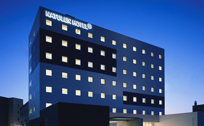 北海道富良野市のふるさと納税 FURANO NATULUX HOTEL　朝食付ペア宿泊券（ツイン）【ONシーズン】ホテル 旅行 北海道 富良野 ふらの 宿泊 チケット 体験 旅 食事