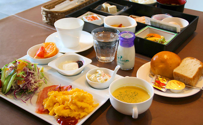 北海道富良野市のふるさと納税 FURANO NATULUX HOTEL　朝食付ペア宿泊券（ツイン）【ONシーズン】ホテル 旅行 北海道 富良野 ふらの 宿泊 チケット 体験 旅 食事