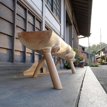 100年ヒノキのベンチ／枝をそのまま使用した磨き丸太ベンチ 一点物