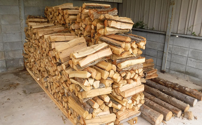 岡山県赤磐市のふるさと納税 薪 キャンプ の 焚火 、 ストーブ ・ 暖炉 用に最適な 乾燥薪 18～20kg 日用品 ナラ クヌギ カシ 雑貨 焚火、ストーブ 暖炉用