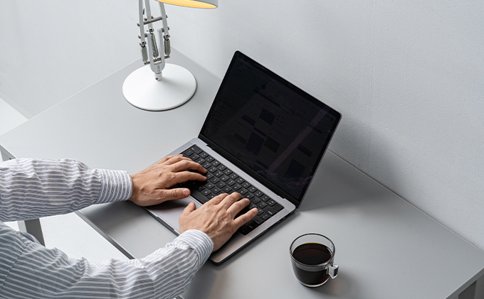 岐阜県池田町のふるさと納税 オフィス家具のプロが作る在宅ワーク向けデスク（天板：グレー/ブラック、脚：3色） インテリア 一人用デスク 抗ウイルス 抗菌 防カビ機能