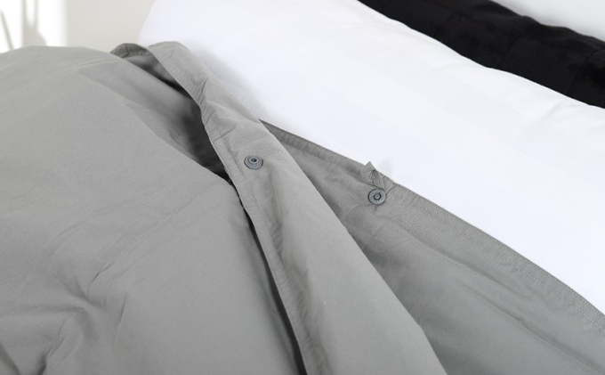 奈良県王寺町のふるさと納税 羽毛布団シングル二枚合わせ 合掛布団0.8kg/肌掛布団0.3kg オールシーズン対応 グレー 寝具 掛け布団 軽量 立体キルト 春 夏 秋 冬