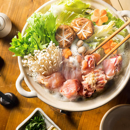 兵庫県加西市のふるさと納税 地鶏 丹波 黒どりブツ切り 水炊き セット 4～5人前 鍋 お家 冷凍 京都 丹波山本 鶏肉 濃厚 ヘルシー ぽん酢 京ぽん 鍋料理 お肉 冬 寒い 季節 温まる 料理 ガラ 野菜 旨み 濃厚スープ 脂 甘味 歯ごたえ 上質