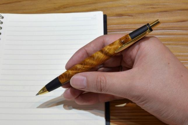 天然屋久杉ボールペン(0.7mm)1本 〈 ペン 文具 工芸品 文房具 雑貨