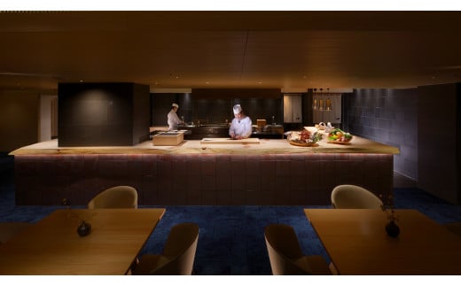 三重県鳥羽市のふるさと納税 Q-36鳥羽国際ホテル オーシャンビュー・スイート 1泊夕朝食付 ペア宿泊券（夕食：［伊勢海老・鮑付］フレンチまたは和食）