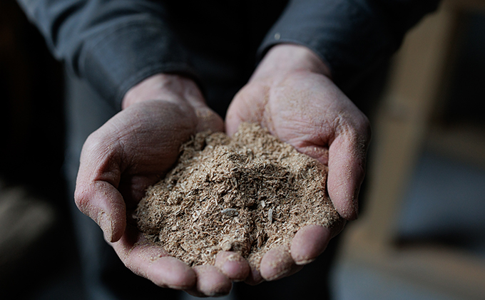 長野県軽井沢町のふるさと納税 軽井沢ブリケット　薪8本入り　10～11kg　1箱 環境にやさしい 人口薪 薪ストーブ キャンプ アウトドア BBQ 災害用 備蓄 燃料 キャンプ用品 アウトドア用品
