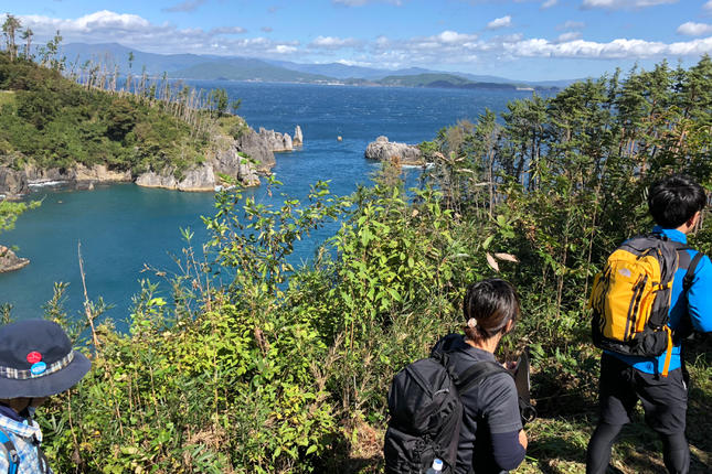 宮城県気仙沼市のふるさと納税 地元ガイドと歩こう ! 宮城オルレ気仙沼・唐桑コース 案内券 [唐桑観光ガイドの会 宮城県 気仙沼市 20563882] 体験 チケット 利用券 参加券 観光 旅行 旅 ガイド付き アウトドア 山歩き 自然散策 トレッキング