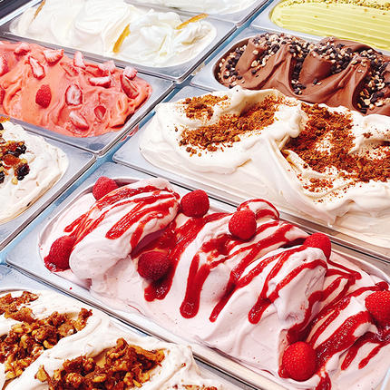 岡山県里庄町のふるさと納税 ジェラート 詰め合わせ 里庄づくし 2種類6個入り (まこもだけ 3個/ 椿 と あまおう 苺 3個） 岡山県 里庄町 送料無料 お菓子アイス 牛乳 ツバキ 抹茶 食物繊維 カリウム