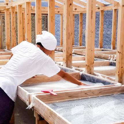 高知県田野町のふるさと納税 【四国一小さなまちのお塩】 塩職人 田野屋青蜂　完全天日塩中粒セット