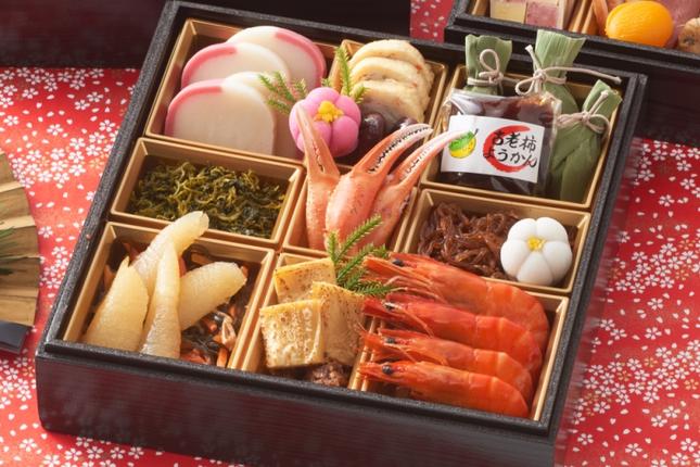 京都府宇治田原町のふるさと納税 京都 和洋折衷 おせち 三段重（61品目、3～4人前）冷凍【先行予約／毎年・早期受付終了品】12月29日か30日配送（日時指定不可）〈ころ柿羊羹・玉露ちりめん入り、おせち、おせち料理、冷凍おせち〉