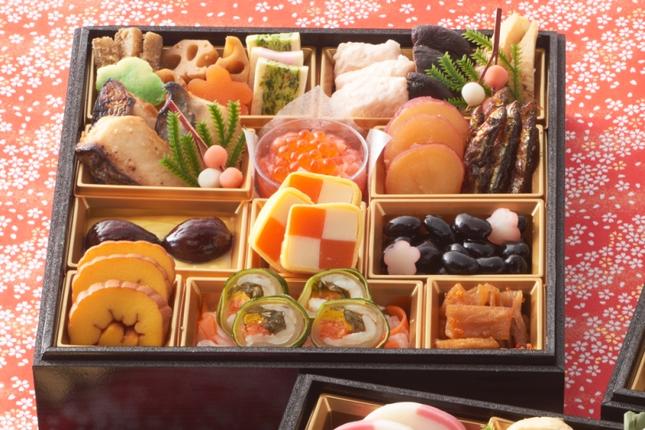 京都府宇治田原町のふるさと納税 京都 和洋折衷 おせち 三段重（61品目、3～4人前）冷凍【先行予約／毎年・早期受付終了品】12月29日か30日配送（日時指定不可）〈ころ柿羊羹・玉露ちりめん入り、おせち、おせち料理、冷凍おせち〉