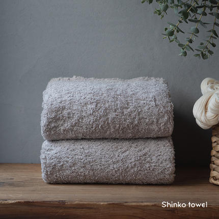 大阪府泉佐野市のふるさと納税 【TVで紹介！】おぅ！え～やん バスタオル（グレー）2枚【泉州タオル 国産 吸水 普段使い 無地 シンプル 日用品 家族 ファミリー】 099H4238