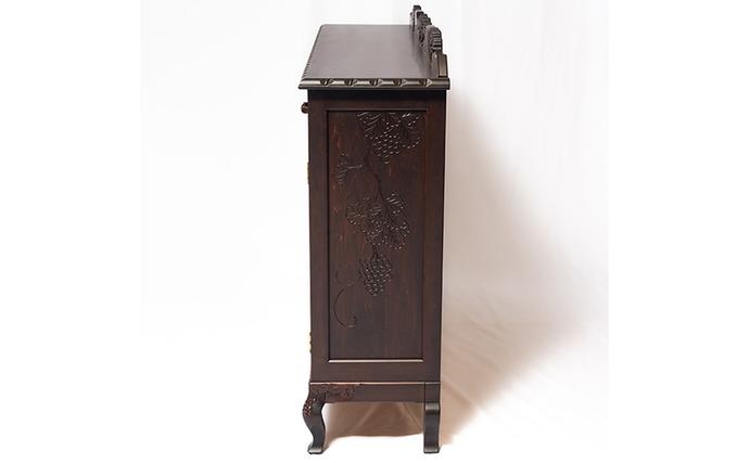 長野県軽井沢町のふるさと納税 軽井沢彫り　大坂屋家具店　ローボード インテリア 工芸品 民芸品 伝統技術 ショーケース 軽井沢彫