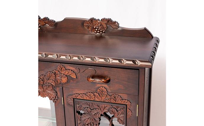 長野県軽井沢町のふるさと納税 軽井沢彫り　大坂屋家具店　ローボード インテリア 工芸品 民芸品 伝統技術 ショーケース 軽井沢彫