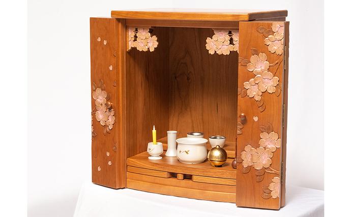 長野県軽井沢町のふるさと納税 軽井沢彫り　大坂屋家具店　彩色仏壇 工芸品 民芸品 伝統技術 仏具 鮮やかな彩色 お仏壇 桜の彫刻 優しい印象 軽井沢彫