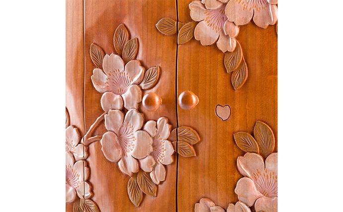 長野県軽井沢町のふるさと納税 軽井沢彫り　大坂屋家具店　彩色仏壇 工芸品 民芸品 伝統技術 仏具 鮮やかな彩色 お仏壇 桜の彫刻 優しい印象 軽井沢彫