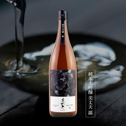 高知県田野町のふるさと納税 ★四国一小さなまちの地酒★ 美丈夫純米大吟醸 鄙（ひな） 1800ml×1本 美丈夫 お歳暮 日本酒 一升瓶 お酒 酒 おさけ 1.8リットル 度数 15度 おいしい 地酒 男性 父 誕生日 20歳