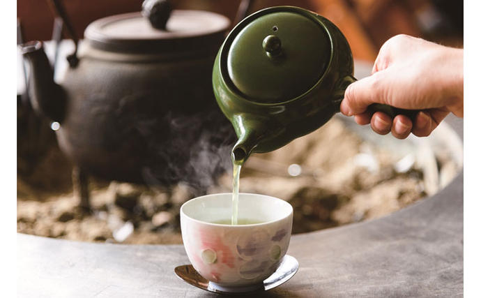 京都府宇治田原町のふるさと納税 【農林水産大臣賞受賞】茶農家が作る宇治田原産玉露〈お茶 茶 緑茶 玉露 茶葉 茶筒 お茶缶 農林水産大臣賞 工芸品〉 加工食品