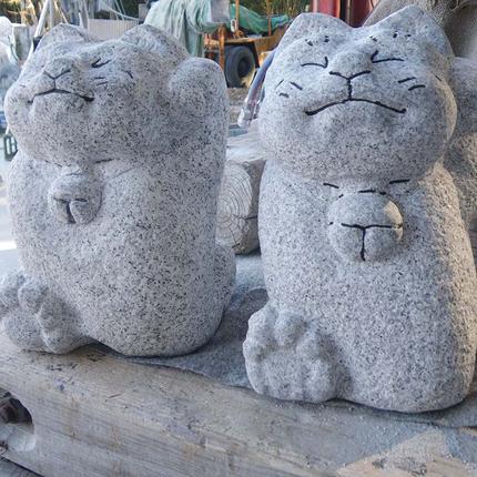 猫　招き猫　天然石　彫刻　オブジェ　置物　インテリア　工芸品　美術品　A3322 アクティブ招き猫 石 ストーン 猫 ネコ 動物 縁起物 雑貨 職人 伝統