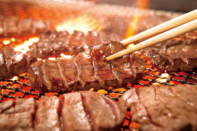 宮城県富谷市のふるさと納税 仙台名物 味の牛たん喜助×内ケ崎酒造店 職人仕込牛たん＆鳳陽清酒セット (牛タン 塩 しお 地酒 日本酒 肉 老舗 専門店 きすけ) [0308]