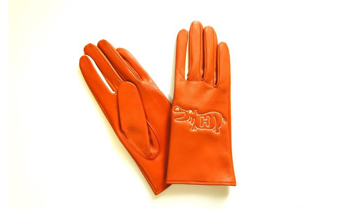 香川県東かがわ市のふるさと納税 スマホ対応羊革レディース手袋（HIPPO`刺繍）