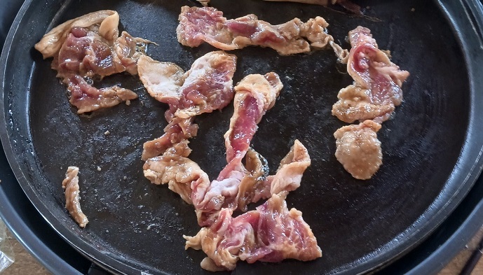 北海道池田町のふるさと納税 味付ジンギスカン 黒豚 北海道 800ｇ(400ｇ×2) 黒豚屋 阿部農場 焼くだけ 総菜 弁当