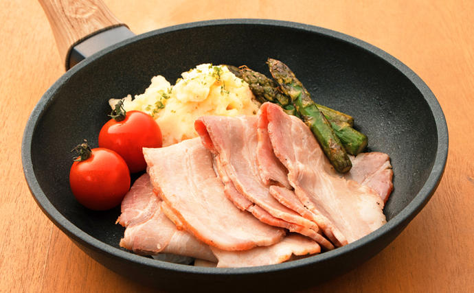 北海道幕別町のふるさと納税 十勝の無添加豚 ウインナー・白ソーセージ20本前後とベーコンブロック300gセット 計740g［うらがみミート］ 無塩せき 保存料・結着剤不使用【 ソーセージ ウィンナー ベーコン 肉 豚 国産 惣菜 おつまみ 料理 燻製 加工品 北海道 十勝 幕別 】