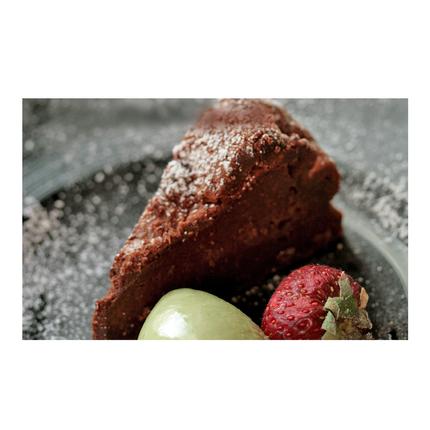 茨城県筑西市のふるさと納税 スイーツコンテスト 日本一 シェフ の「 とろける 生 ガトーショコラ 」 5号 手作り ケーキ チョコ チョコレート ショコラ 誕生日 バースデーケーキ 誕生日ケーキ クリスマス クリスマスケーキ [CF016ci]