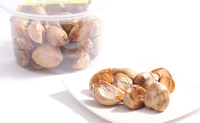 兵庫県加西市のふるさと納税 黒にんにく 300g　兵庫県加西市特産　お取り寄せ ご当地 グルメ 特産 健康　熟成発酵　発酵食品　ニンニク 薬味 加工食品