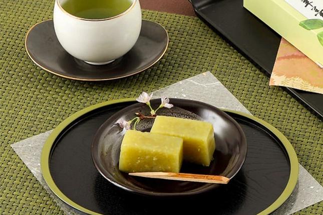 宮城県富谷市のふるさと納税 餅よし特製 ずんだ羊羹 (約300g×2)｜ようかん 羊かん 宮城 仙台 富谷市 名物 銘菓 和菓子 枝豆 もち づんだ お取り寄せ スイーツ 特製 オリジナル 自家製ずんだ [0251]