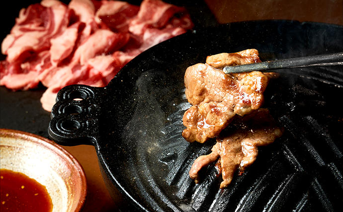 北海道幕別町のふるさと納税 北海道名物 ジンギスカン 生ラム肉 食べ比べセット 1kg 肩ロース500g・肩肉500g(特製たれ付)【 羊肉 ラム肉 焼肉 BBQ バーベキュー 味付き肉 タレ 手切り アウトドア キャンプ お取り寄せ 冷凍 小分け 保存 北海道 幕別町 ふるさと納税 送料無料 】