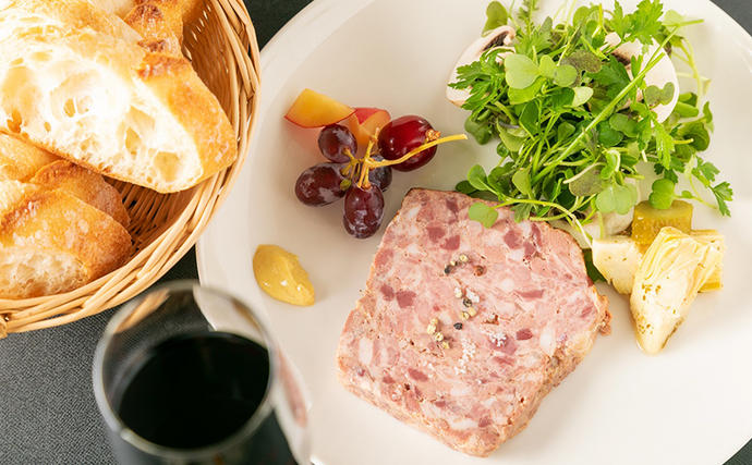 愛知県日進市のふるさと納税 サラミ 4種 セット ゴシック シャルキュトリー ソーセージ ウィンナー ウインナー 燻製 詰め合わせ ギフト 贈答 贈答品 肉 お肉 豚肉 豚 ポーク 熟成肉 加工食品 加工品 白カビ つまみ おつまみ 酒のつまみ 冷蔵 冷蔵配送 愛知 愛知県 日進市