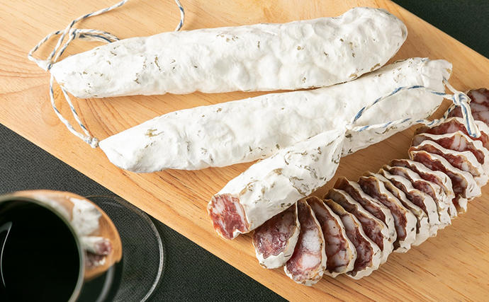 愛知県日進市のふるさと納税 サラミ 4種 セット ゴシック シャルキュトリー ソーセージ ウィンナー ウインナー 燻製 詰め合わせ ギフト 贈答 贈答品 肉 お肉 豚肉 豚 ポーク 熟成肉 加工食品 加工品 白カビ つまみ おつまみ 酒のつまみ 冷蔵 冷蔵配送 愛知 愛知県 日進市