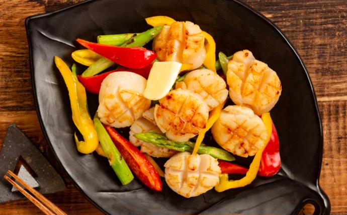 北海道紋別市のふるさと納税 22-146 北海道オホーツク海産ホタテ玉冷バラエティサイズ(1kg)｜ 訳あり サイズ不揃い