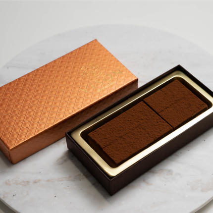 三重県多気町のふるさと納税 至高の生チョコ（スイート） 10粒 チョコレート 生クリーム ビター チョコ ハイカカオ スイーツ お菓子 箱入り 贈答品 贈答用 ギフト 三重県 多気町 コンフィチュールアッシュ VCH-24