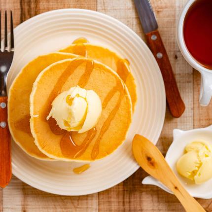 北海道紋別市のふるさと納税 16-104 よつ葉伝統造りバター(2個)・発酵バター(2個)セット