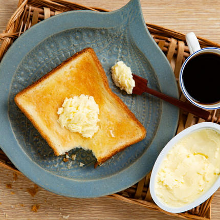 北海道紋別市のふるさと納税 16-91 よつ葉パンにおいしい発酵バター（100ｇ）×10個