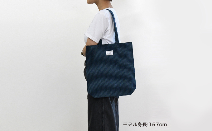 静岡県浜松市のふるさと納税 【遠州綿紬】はんかち2枚&エコバッグ　青系 日用品