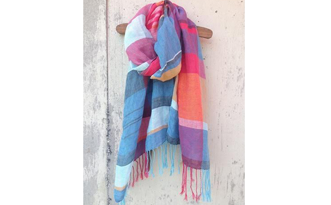 福岡県朝倉市のふるさと納税 ito to iro 手染め・手織り仕上げ　「ストール」ブルー×レッドベース・マルチボーダー ファッション小物