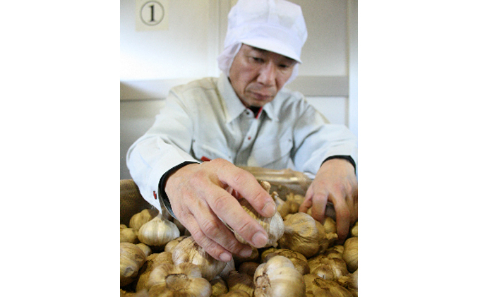 岡山県瀬戸内市のふるさと納税 厳選発酵黒にんにく『瀬戸内の風』 薬味 野菜 根菜 加工食品