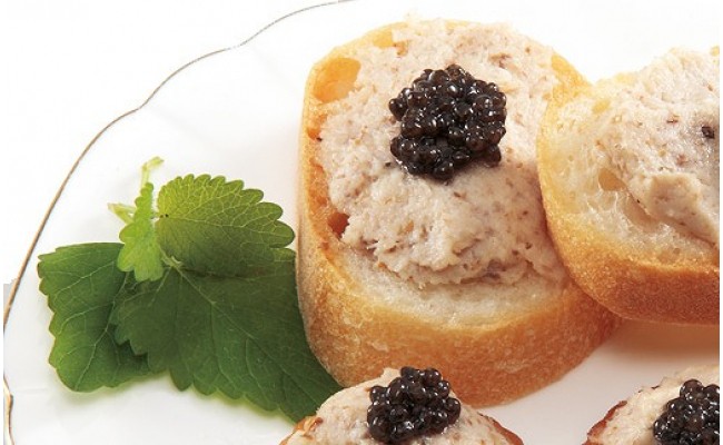 高知県芸西村のふるさと納税 KYF004　熟成キャビア（30g）ブラックジュエル化粧箱入り シェルスプーン付 チョウザメ 卵 魚卵 高知県産 【koyofr】卵一粒に旨みが凝縮【geiseiymt】〈高知市共通返礼品〉