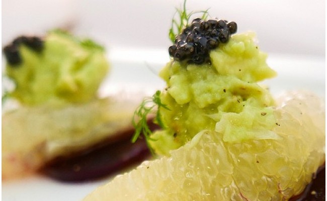 高知県芸西村のふるさと納税 KYF004　熟成キャビア（30g）ブラックジュエル化粧箱入り シェルスプーン付 チョウザメ 卵 魚卵 高知県産 【koyofr】卵一粒に旨みが凝縮【geiseiymt】〈高知市共通返礼品〉