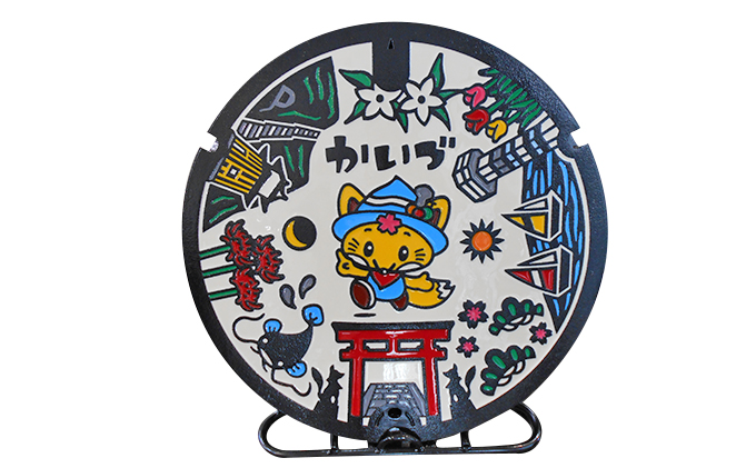 カラーマンホール鉄蓋「かいづっち」（展示スタンド付） 雑貨 日用品