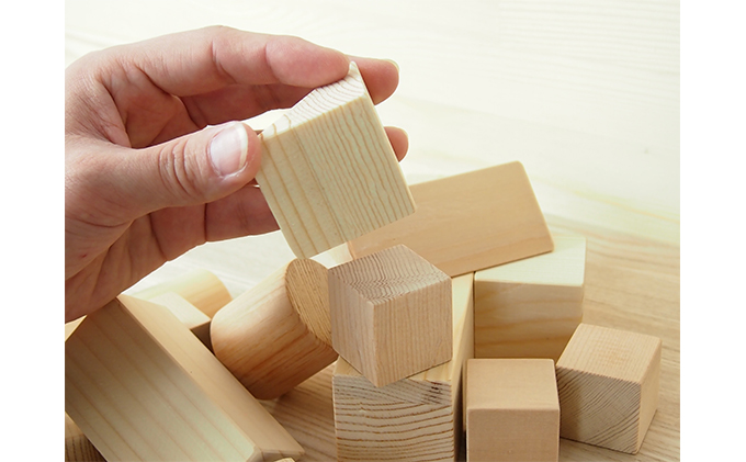 北海道赤平市のふるさと納税 積み木 木製 おもちゃ いろいろ つみき 25～30個 日本製 工芸品 室内 遊び 知育 玩具 ファミリートイ ゲーム