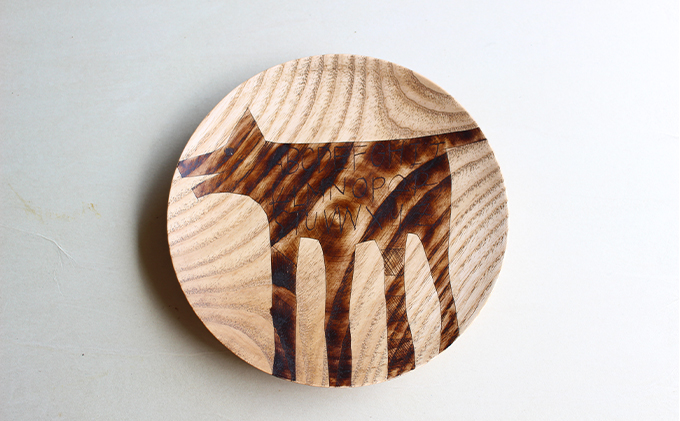 宮内知子の木工作品】インテリアにも使える木工作家の漆で描いたお皿