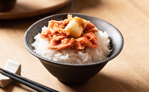 北海道鹿部町のふるさと納税 【定期便】鮭ほぐし 4本（800g）を6回お届けします！　 鮭フレーク　サケフレーク　