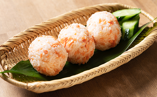 北海道鹿部町のふるさと納税 【定期便】鮭ほぐし 4本（800g）を6回お届けします！　 鮭フレーク　サケフレーク　